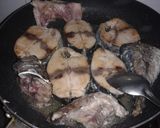 Hình bước làm 4 của món Cá Ngừ Kho Nước Mía