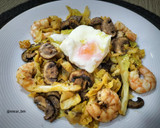 Foto del paso 9 de la receta: Salteado de repollo, champiñón y langostinos al ajillo con huevo