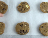 Foto del paso 6 de la receta: Galletas con chispas de chocolate (tres chocolates) + trucos