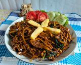 Foto langkah ke 4 dari resep Mie Goreng Solaria.
