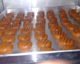 Foto langkah ke 4 dari resep Keto Peanut Butter Cookies.