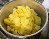 Une image de l'étape 2 de Purée de pommes de terre au beurre.