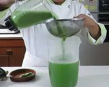 Foto del paso 3 de la receta: Agua de pepino, limón y un toque de perejil