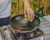 รูปขั้นตอนการทำที่ 6 ของ ผัดมาม่าปลากระป๋อง ประหยัดงบ อิ่มอร่อย อยู่ท้องสุดๆ