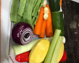 Foto del paso 1 de la receta: Sopa de verduras con huevo poche