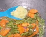 Foto langkah ke 4 dari resep Tumis buncis wortel.