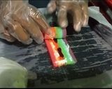 Foto langkah ke 7 dari resep Rainbow cake roll mini.