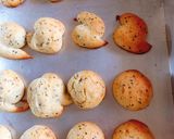 Hình bước làm 3 của món Bánh mì mè đen Hàn Quốc