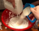 Foto del paso 2 de la receta: Merengón con fresas 🍓