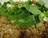 Hình bước làm 2 của món Má đùi gà xé chiên cơm