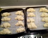 Foto del passaggio 14 della ricetta Cornetti salati di pasta brioche farciti 🎄⭐