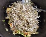Foto langkah ke 5 dari resep Lumpia Tauge Telur.