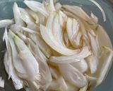 รูปขั้นตอนการทำที่ 2 ของ ยำไก่ผักแพวถั่วลิสง🌿🧄🥜🌶️