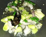 Foto langkah ke 4 dari resep Kering Tempe Basah Cabe Ijo (#PR_RecookMasakanPedas).