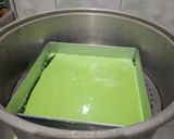 Foto langkah ke 8 dari resep Kue Lapis Pandan (Lembut, Kenyal, Aroma Pandan Asli).