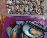 Foto langkah ke 1 dari resep Seafood Saus Padang.