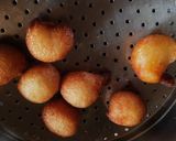 A picture of step 5 of Dahi Wada.
