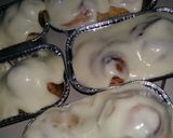 Foto langkah ke 6 dari resep Cinnamon roll with cream cheese glaze.