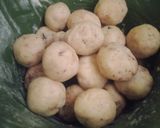 Foto langkah ke 2 dari resep Bola bola Singkong isi Coklat.