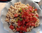 Foto del paso 3 de la receta: Ensalada de pasta y salmón