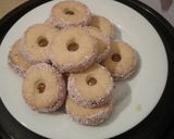 A picture of step 9 of Jam tarts with coconut.