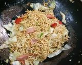 Foto langkah ke 6 dari resep Mie Goreng Jawa Simpel.