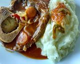 Foto del paso 5 de la receta: Ossobuco en salsa de tomate con puré de papas