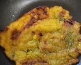 Foto del paso 4 de la receta: Patacones de banan@ verde con queso🍌🧀🥯