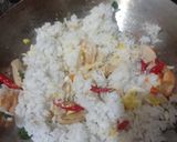 Foto langkah ke 3 dari resep Nasi Goreng Solaria.
