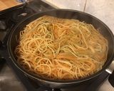 Une image de l'étape 4 de Spaghettis tricolores mozzarella di buffala,basilic et sauce tomate chorizo olives.