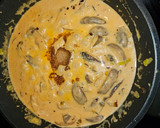 Foto del paso 4 de la receta: Rigattoni en salsa rosa de setas