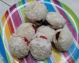 Foto langkah ke 6 dari resep Donat kentang isi blueberry & strawberry.