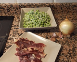 Foto del paso 1 de la receta: Guisantes con jamón y huevos