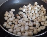 A picture of step 1 of Peanuts cashew nuts ladoo.