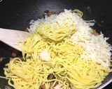 Foto del paso 5 de la receta: Níscalos (o rovellons) con jamón ibérico y pasta