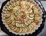 Une image de l'étape 2 de Tarte boursin, courgettes, saumon fumé et chèvre.
