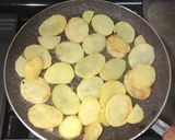 Foto del paso 1 de la receta: Carne Entomatada con Papas al Sartén