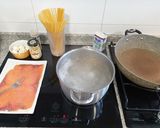 Foto del paso 2 de la receta: Espaguetis con salmón ahumado y huevos de codorniz