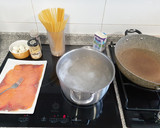 Foto del paso 2 de la receta: Espaguetis con salmón ahumado y huevos de codorniz