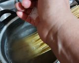 Foto langkah ke 2 dari resep Spaghetti Aglio Olio e Peperoncino.