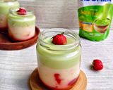 Foto langkah ke 8 dari resep Puding Strawberry Matcha Latte.