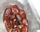 Foto langkah ke 2 dari resep Kue Kurma Coklat Lebaran Simpel.