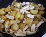 A picture of step 4 of Chicken, mushrooms and potatoes in beer.