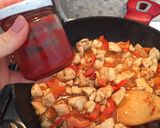 Csípős tejszínes csirke burgonyapürével recept fázis 3 fotója