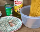 Foto langkah ke 1 dari resep 45. Spaghetti Ai Funghi (Creamy Spaghetti Mushroom) in one Wok.