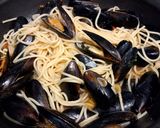 Foto del paso 6 de la receta: Spaghetti con mejillones al vino