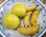 A picture of step 1 of Apple/banana milkshake.