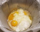 Foto del passaggio 2 della ricetta Ciambellone con yogurt fatto in casa