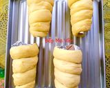 Hình bước làm 5 của món Bánh mì xoắn ốc nhân kem