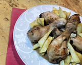 Foto del paso 9 de la receta: Muslos de pollo estofados con almendras, arándanos y pasas
